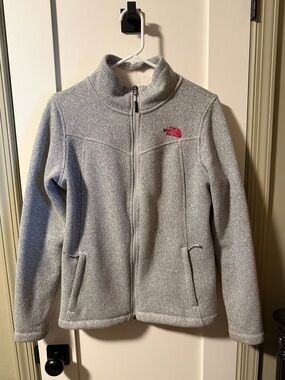 The North Face Women's Light Gray Full-Zip Fleece Jacket with Pink Logo